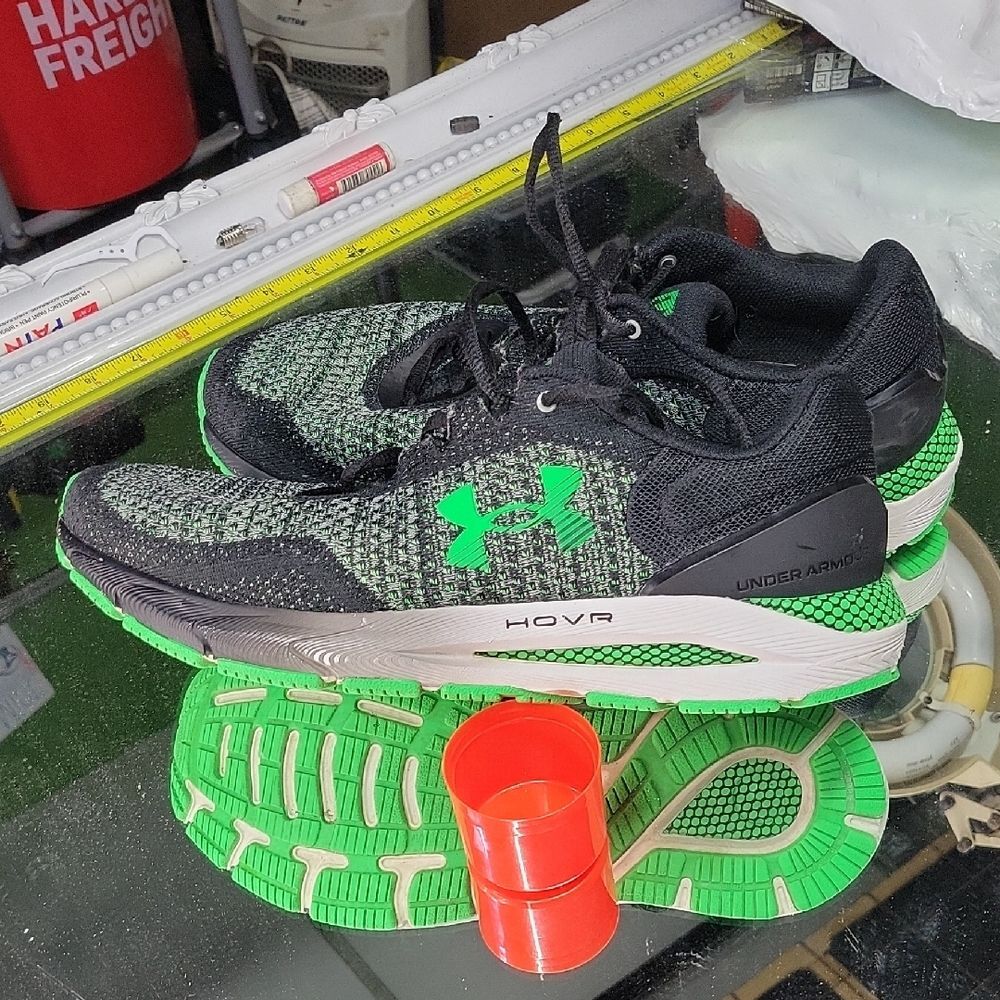 Mens 12 Under Armour HOVR Intake 6 running shoes Black Green Screen.  Great Shoe